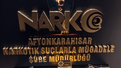 Afyonkarahisar’da polis tarafından gerçekleştirilen operasyonda uyuşturucu maddeler ile yakalanan 3