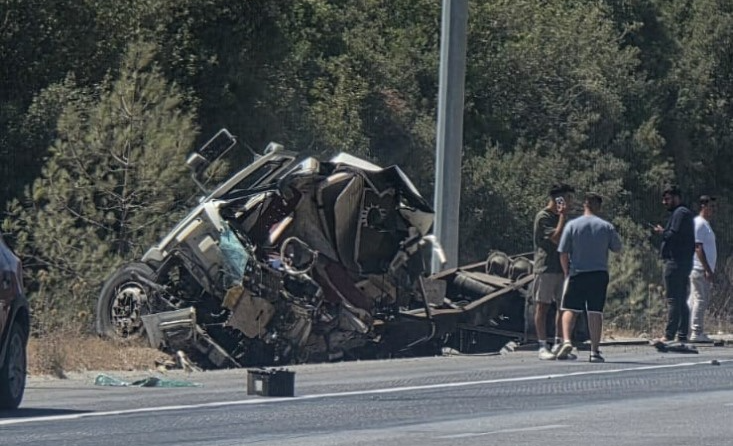 Antalya'nın Döşemealtı ilçesinde meydana gelen elim bir trafik kazasında, kontrolden