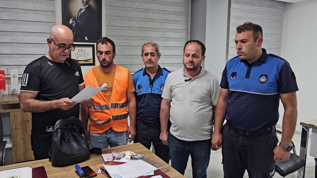 Hatay'da, deprem sonrası ev almak için birikim yapan bir vatandaşın