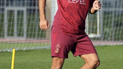 Galatasaray’ın yeni transferi İlkay Gündoğan, sarı-kırmızılı formayla ilk idmanına çıktı.