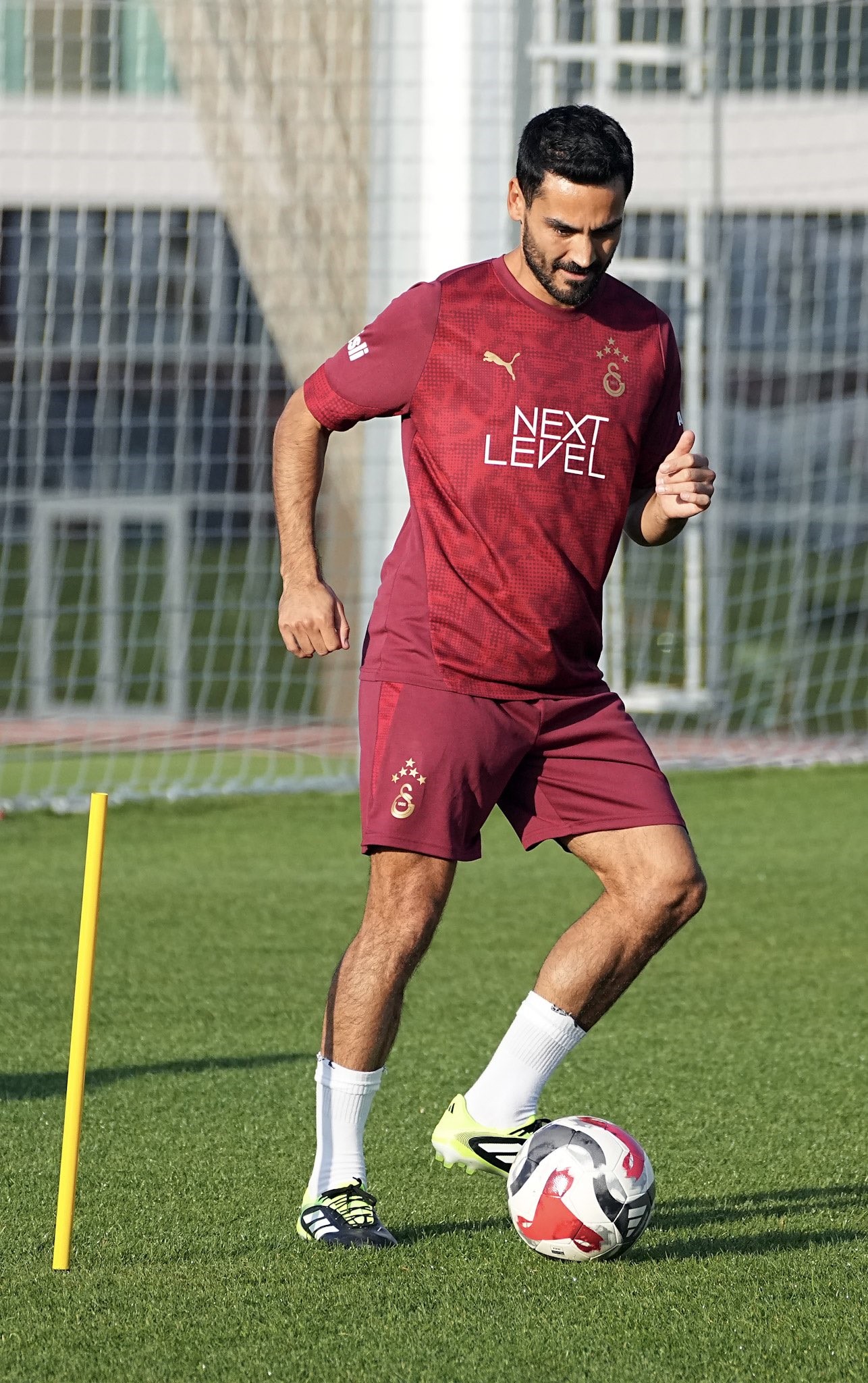 Galatasaray’ın yeni transferi İlkay Gündoğan, sarı-kırmızılı formayla ilk idmanına çıktı.