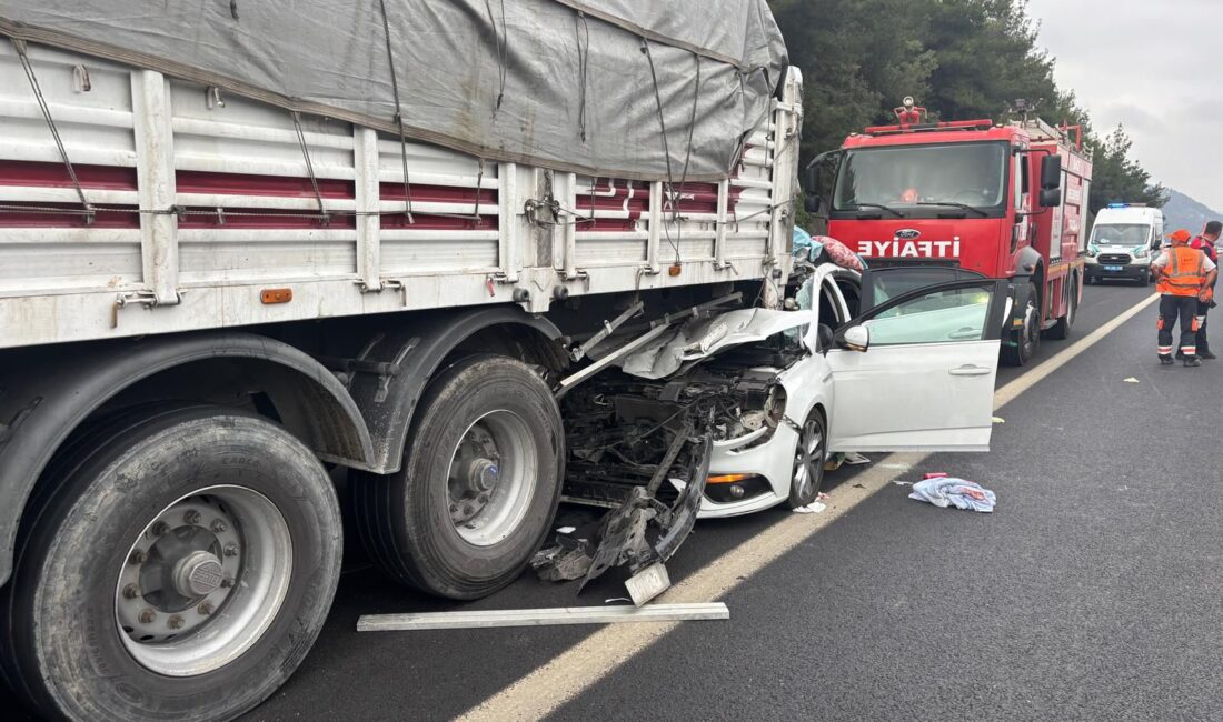 Osmaniye’nin Bahçe ilçesinde otomobilin tıra arkadan çarpması sonucu 4 kişi