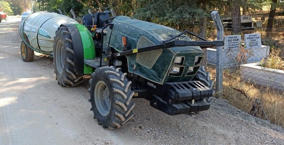 Bursa’nın İnegöl ilçesi Eymir Mahallesi’nde, oğlunun kullandığı traktörden düşen 68