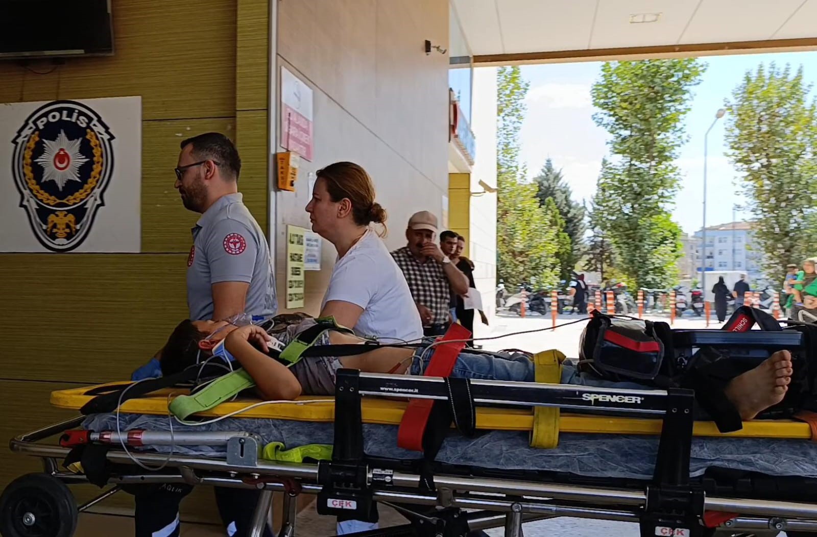 Bursa'nın İnegöl ilçesinde 2. katın balkonundan düşen 9 yaşındaki çocuk
