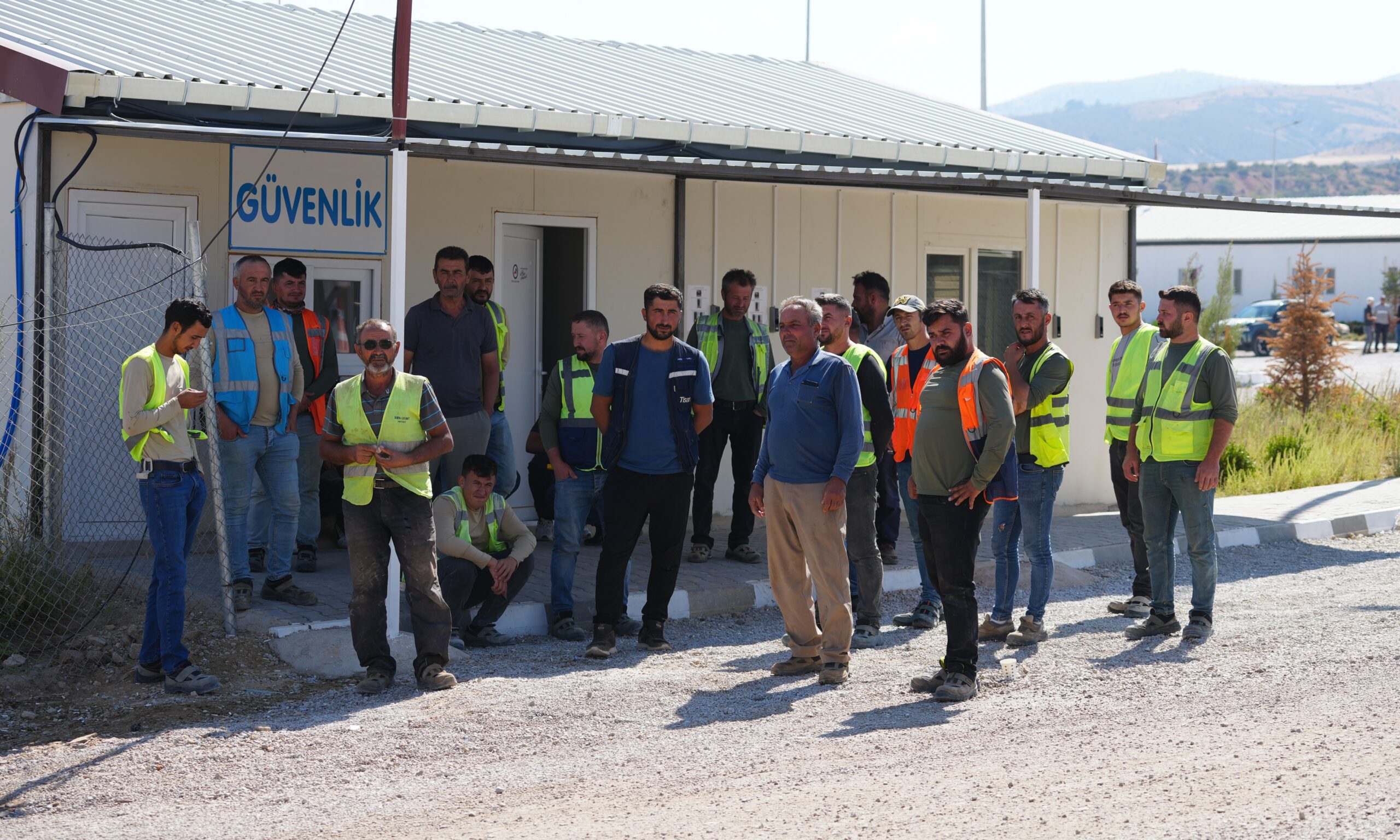 Kırıkkale'de, yapımı devam eden Ankara-Delice Otoyolu şantiyesinde çalışan ve işten
