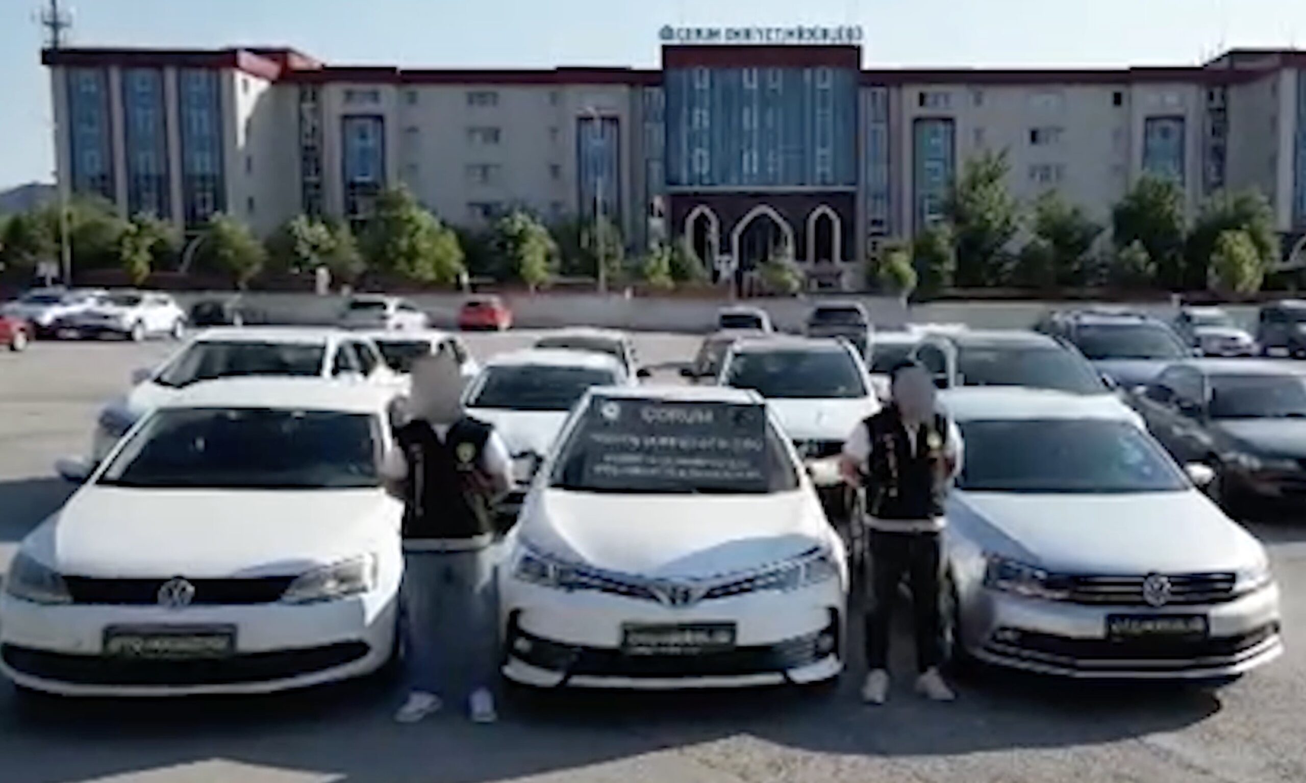 Çorum'da, ağır hasarlı araçların kimlik bilgilerini çalıntı ve hacizli araçlara