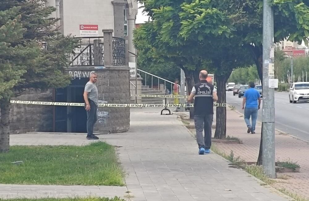Kayseri'nin Melikgazi ilçesinde, bir caminin tuvaletinde çıkan tartışma sonucunda bir