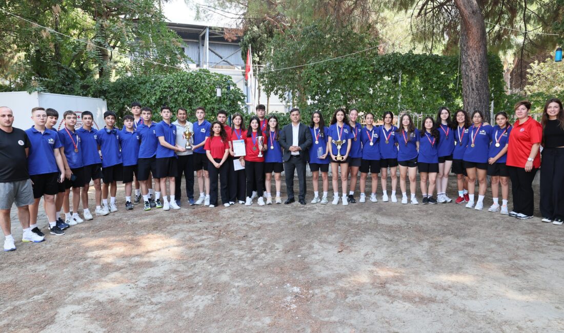 Manisa Gençlik ve Spor İl Müdürü Yunus Öztürk, ulusal ve