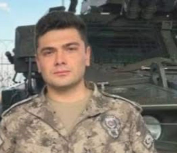 Mersin'de görev yapan Özel Harekat Polisi Mustafa Karapınar, bir makineli