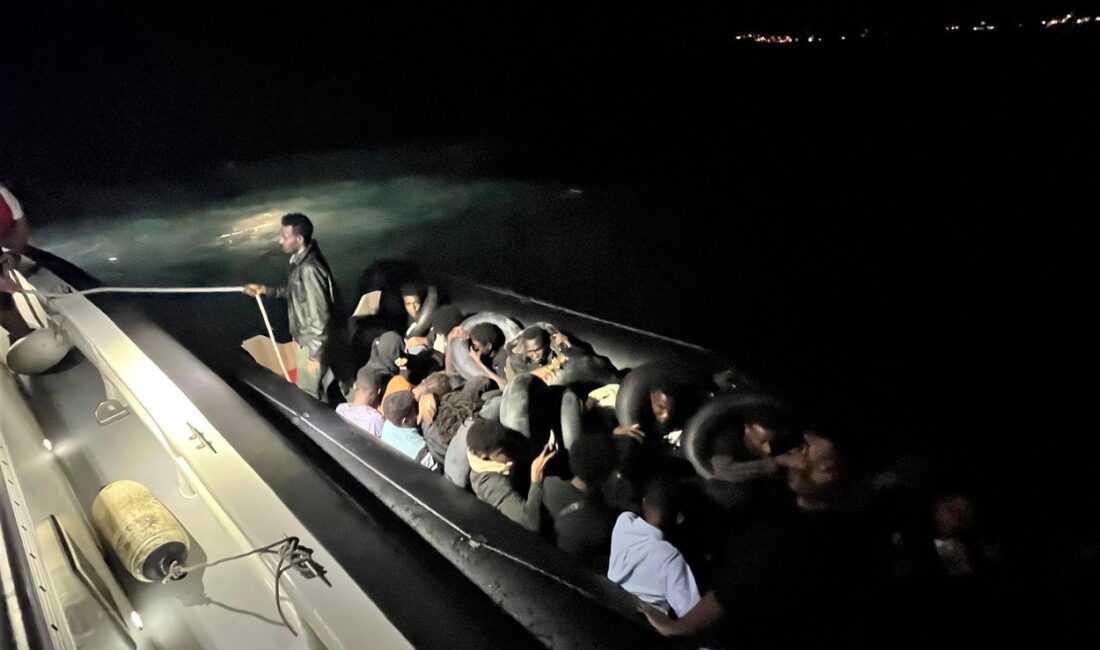 102 Düzensiz Göçmen Yakalandı İzmir’de Sahil Güvenlik Komutanlığı ekipleri tarafından gerçekleştirilen 4 ayrı operasyonda,