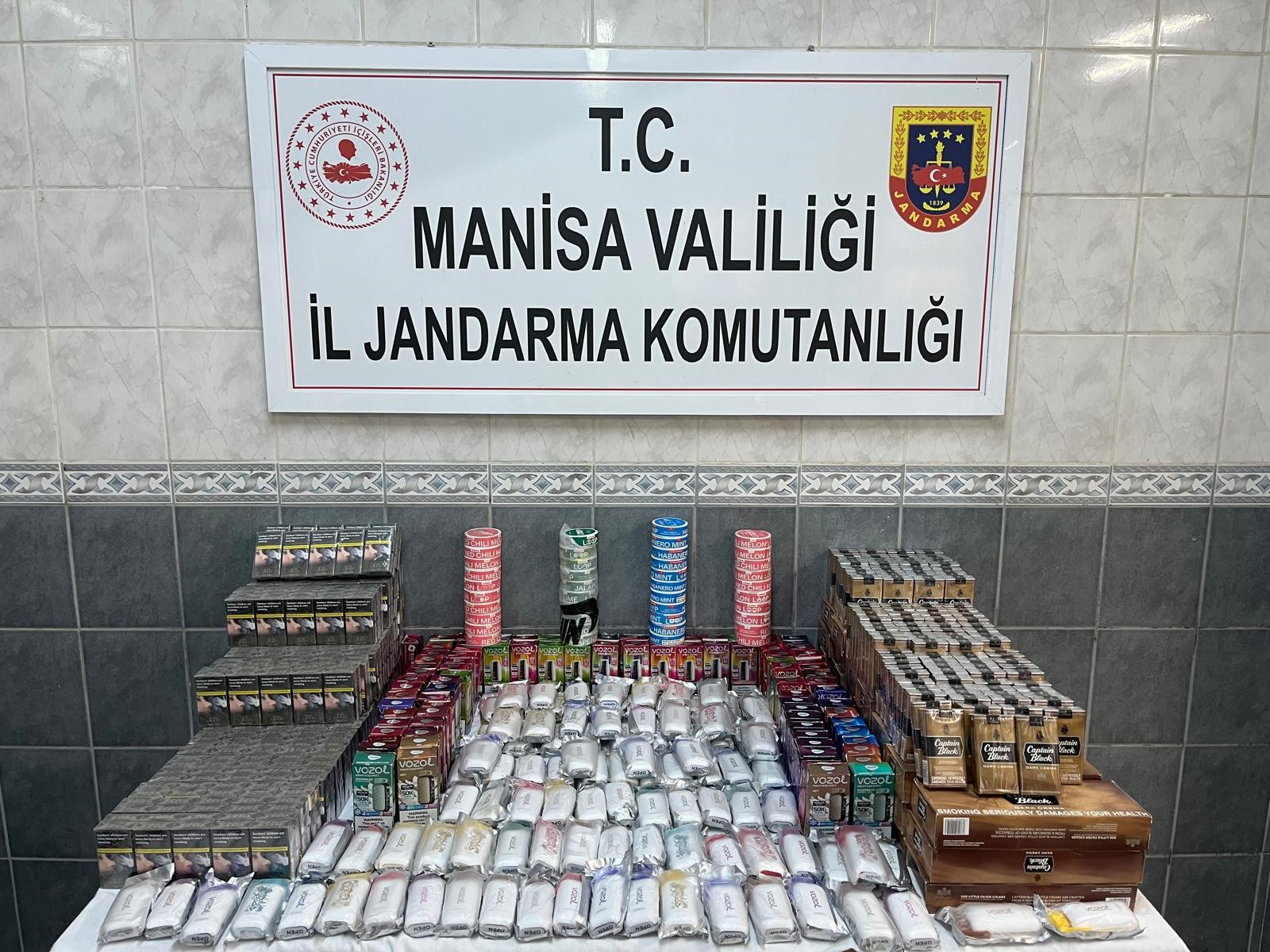 Jandarma ekipleri, gümrük kaçağı sigara ve elektronik sigara satışı yaptığı