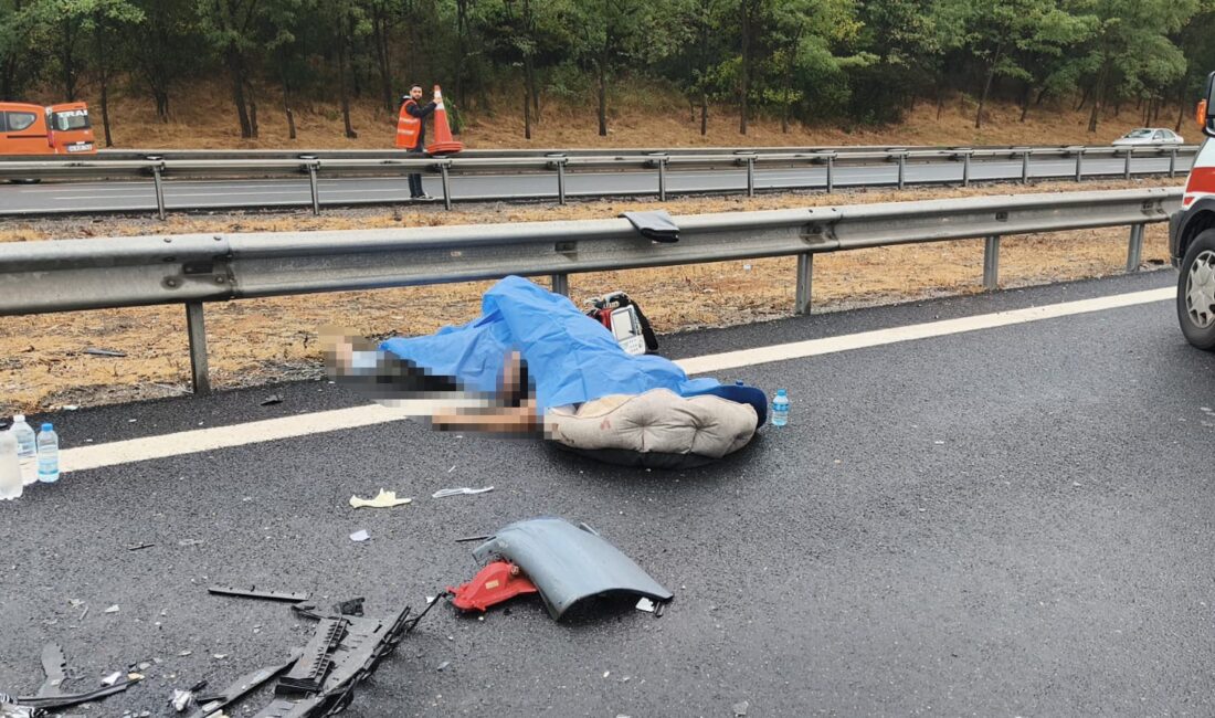 Anadolu Otoyolu Düzce kesiminde sağanak yağış nedeniyle kayganlaşan yolda peşi