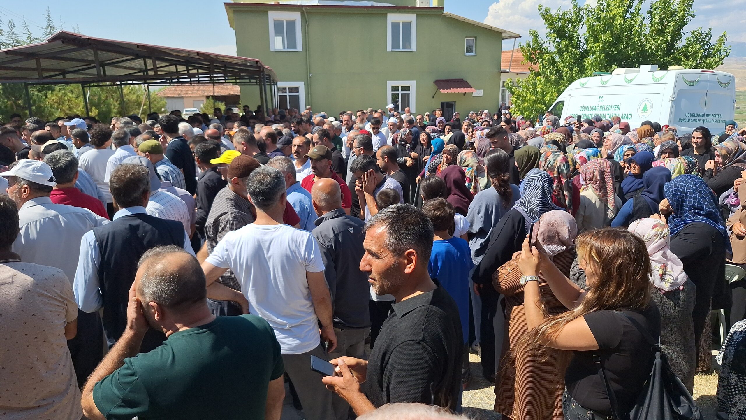 Karabük’ün Eflani ilçesinde üniversite kaydı dönüş yolunda meydana gelen kazada