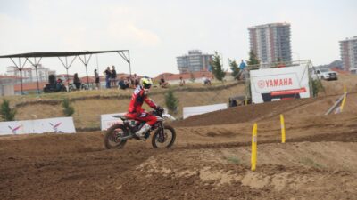 Dünya Motokros Şampiyonası MXGP’de sıralama yarışları başladı. 24 sporcunun katıldığı