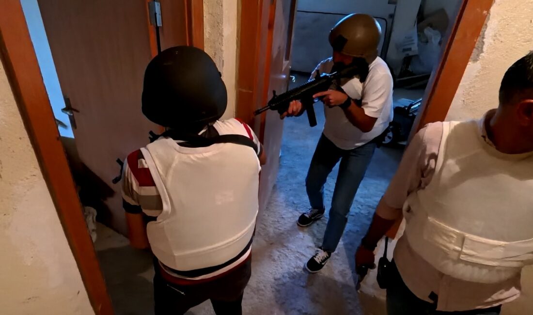 Aksaray’da elindeki tüfekle sokakta gezip havaya ateş açtığı iddia edilen