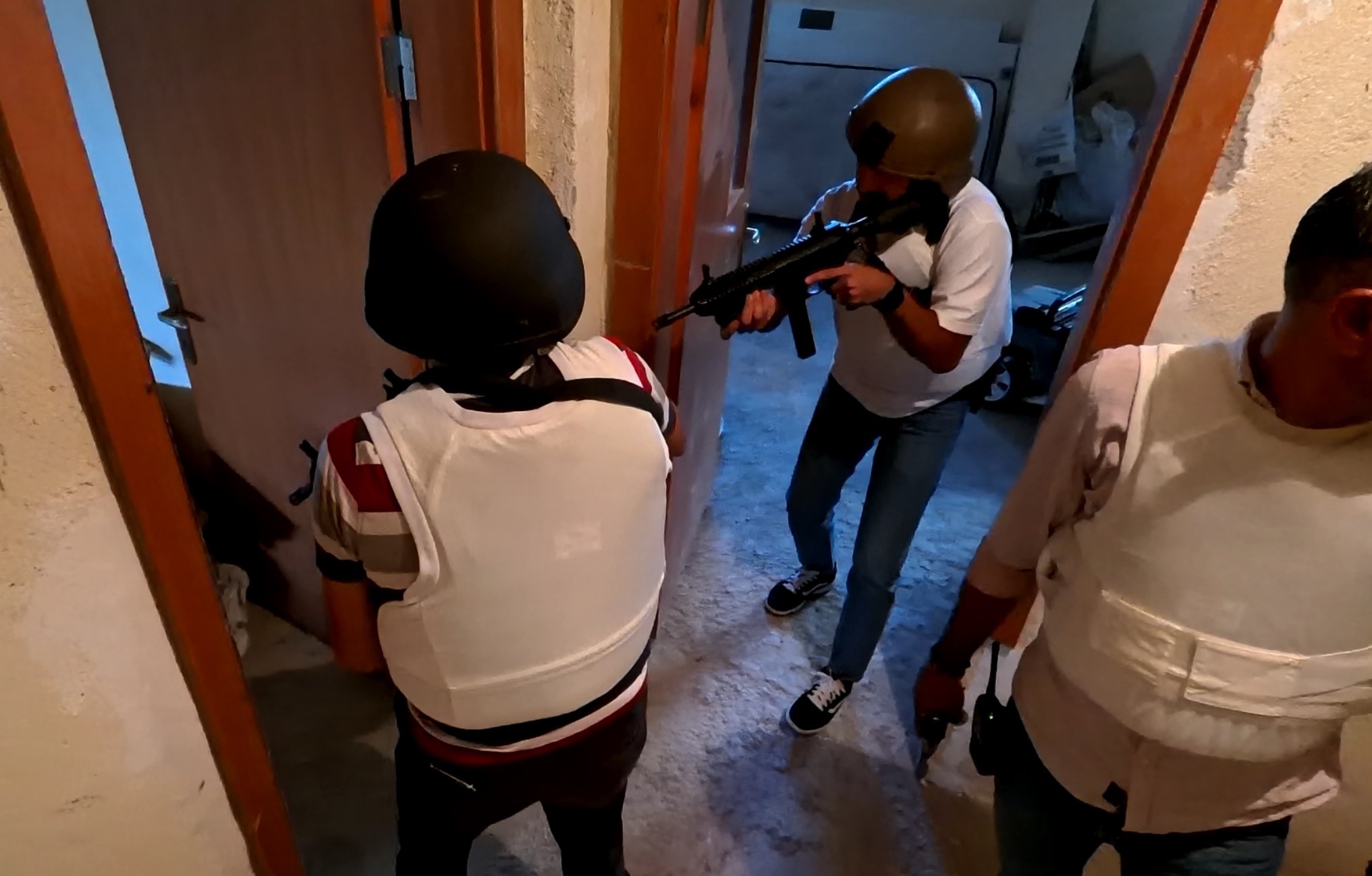Aksaray’da elindeki tüfekle sokakta gezip havaya ateş açtığı iddia edilen
