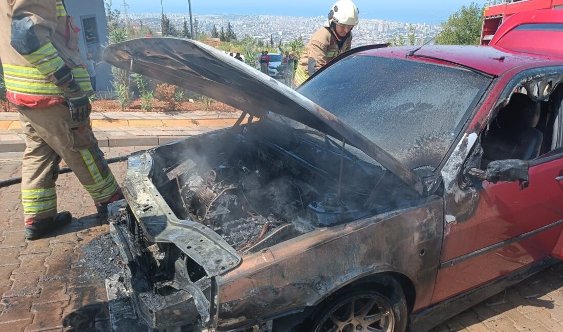 Hatay'ın İskenderun ilçesinde seyir halindeki Tofaş marka otomobilde yangın çıktı.