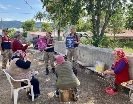Ardahan’da jandarma ekipleri, kadınlara yönelik şiddetin önlenmesi amacıyla köy köy