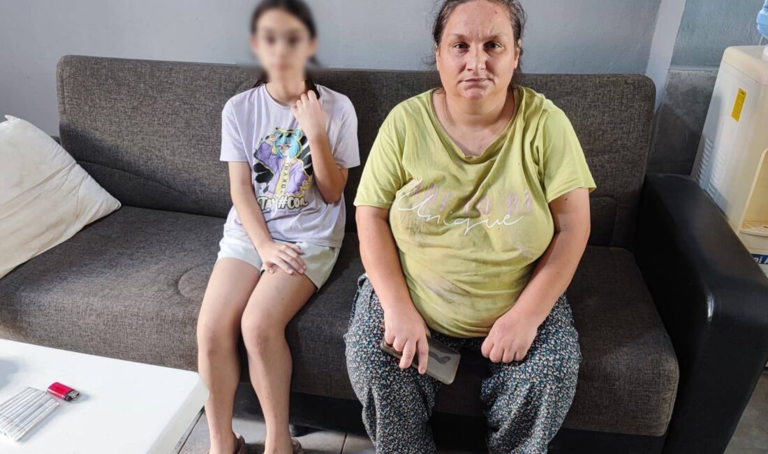 Adana'da çıkan yangında kiralık evleri tamamen kullanılamaz hale gelen bir