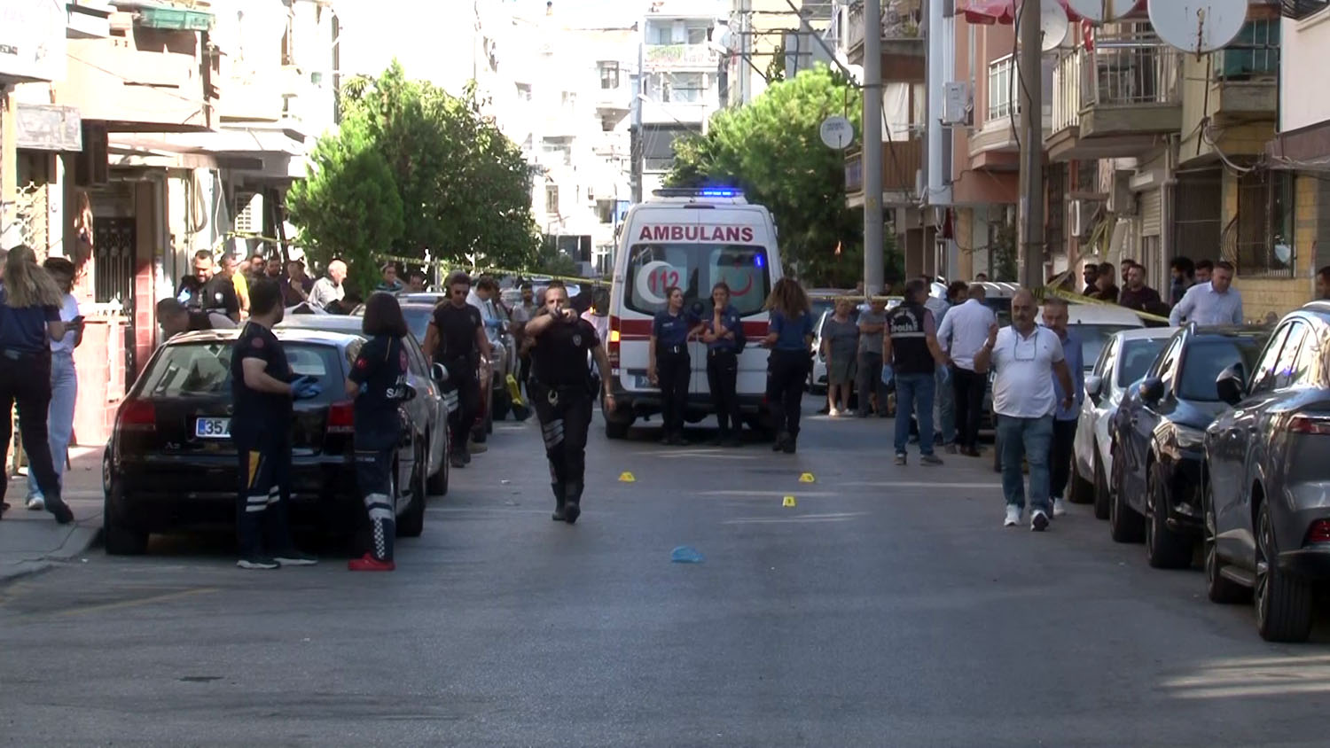 İzmir'in Balçova ilçesinde bir polis merkezine bu sabah saatlerinde pompalı