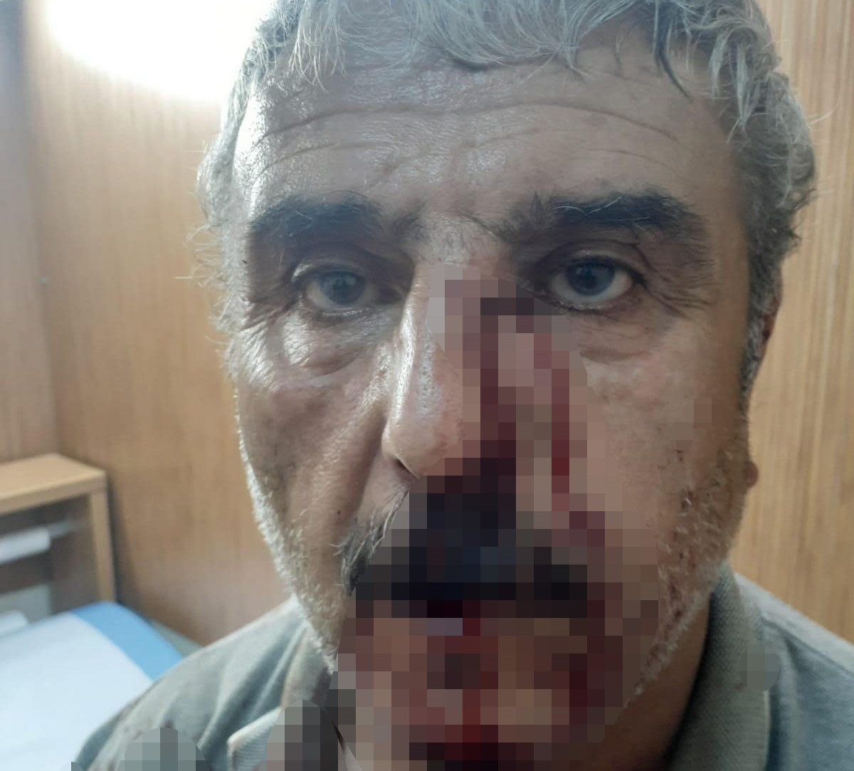 Denizli'nin Acıpayam ilçesinde, annesinin ilaçlarını yazdırmak isteyen emekli bir öğretmen