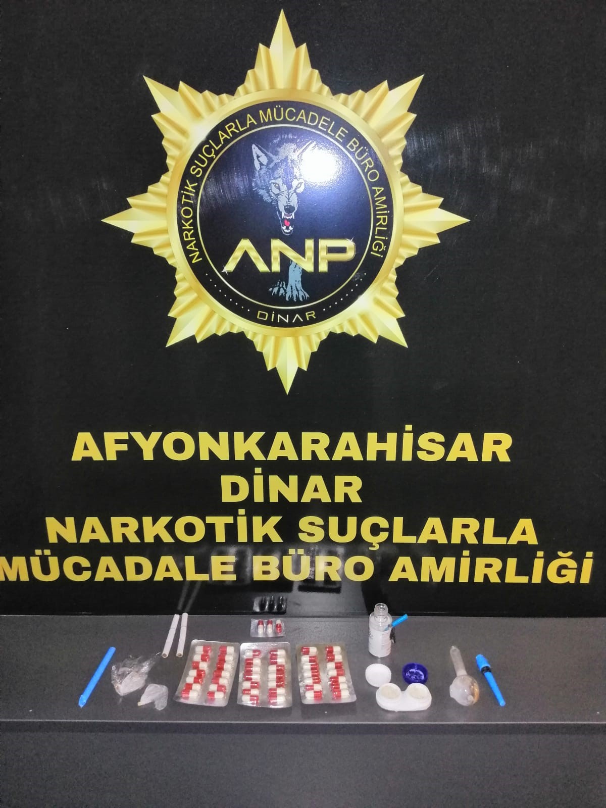 Afyonkarahisar’da polis tarafından gerçekleştirilen operasyonda uyuşturucu maddeler ile yakalanan 5