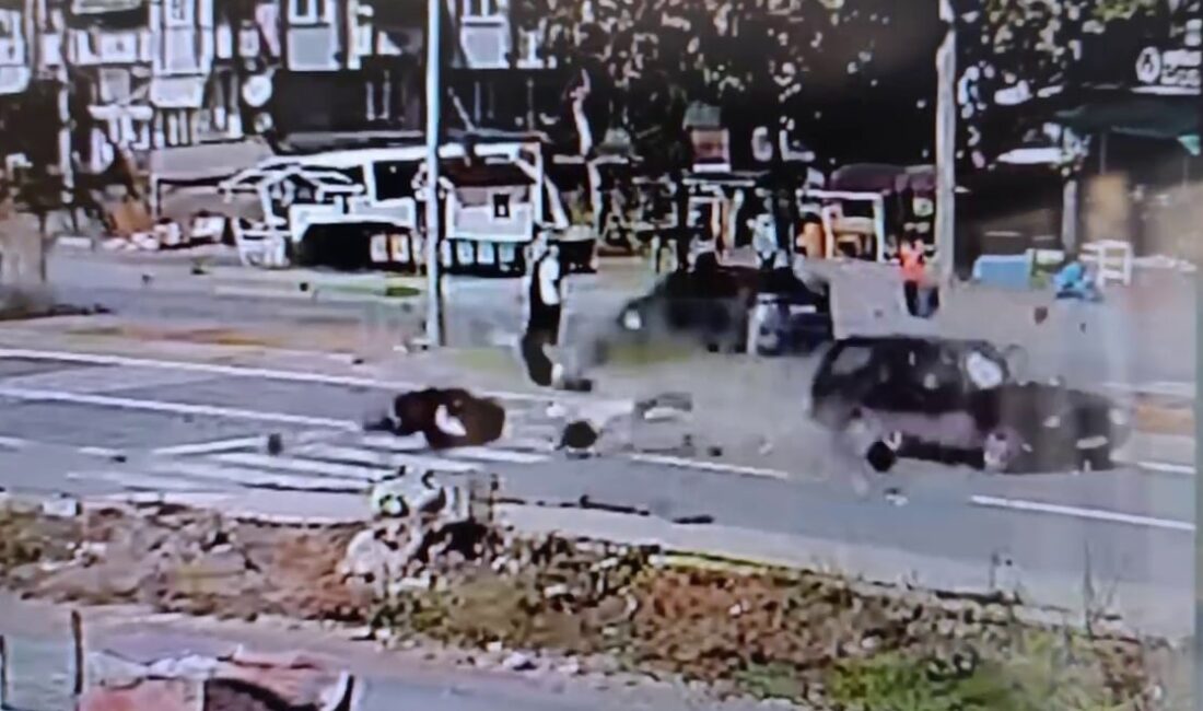Sakarya'nın Karasu ilçesinde, yaya geçidinden elektrikli bisikletle geçmeye çalışan anne