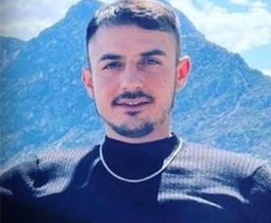Isparta’nın Turan Mahallesi’nde, 19 yaşındaki sürücünün kontrolünü kaybettiği otomobilin çarpması