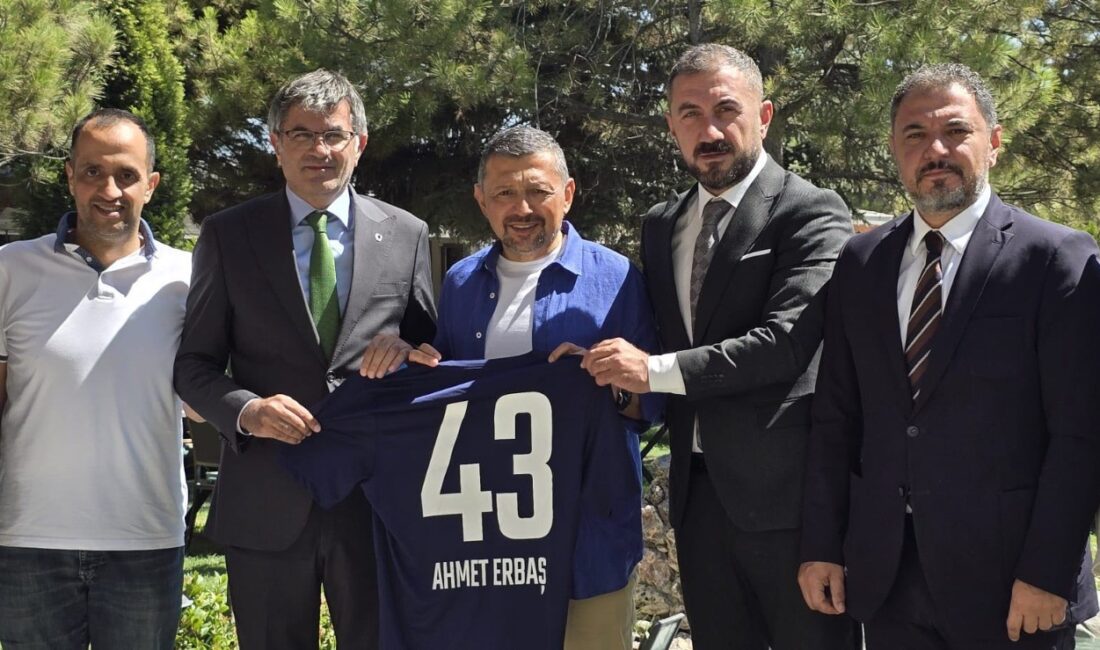 Milletvekili Ahmet Erbaş’tan Kütahyaspor’a 1 Milyon TL Destek MHP Milletvekili Ahmet Erbaş, TFF 3. Lig temsilcisi Kütahyaspor’a 1