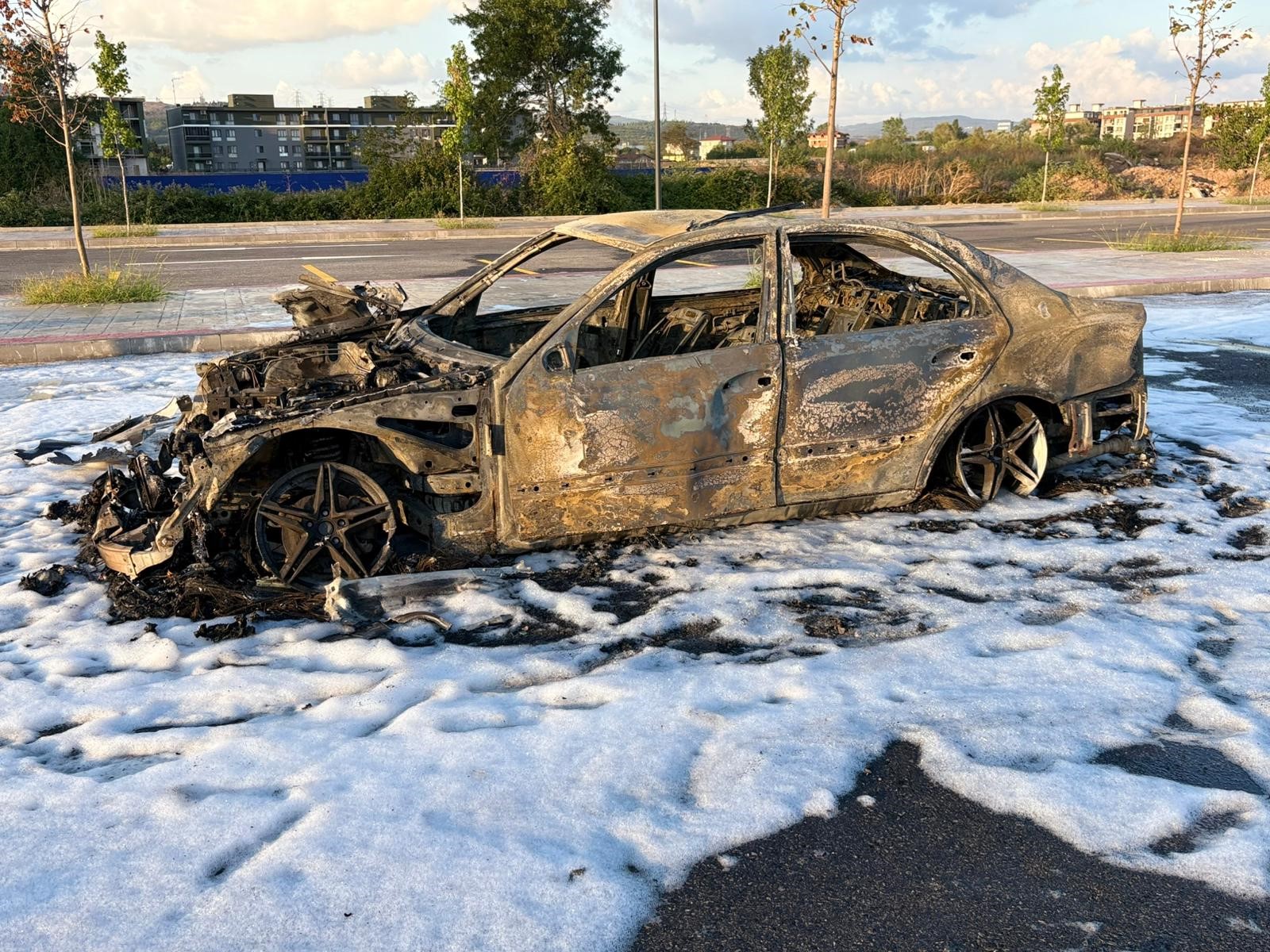 Kocaeli'nin İzmit ilçesinde yaşanan olayda, motor arızası yapan yabancı plakalı