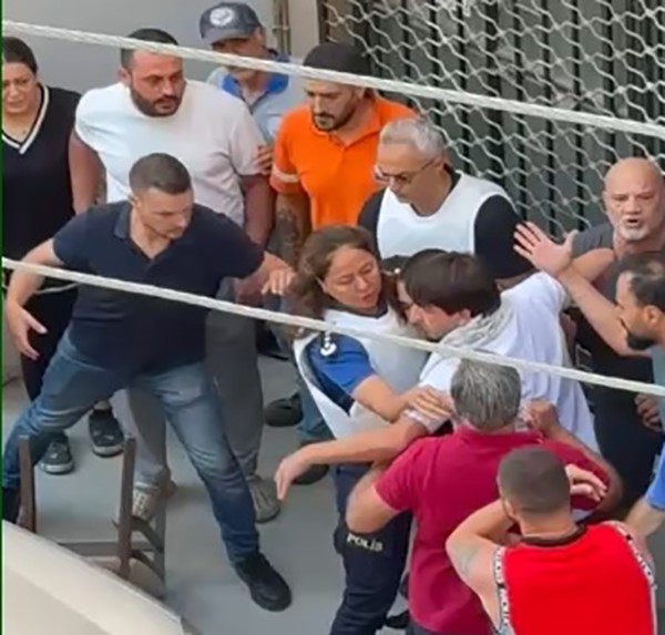 İzmir Balçova’da polis merkezine düzenlenen saldırıda 2 polis şehit olmuş,