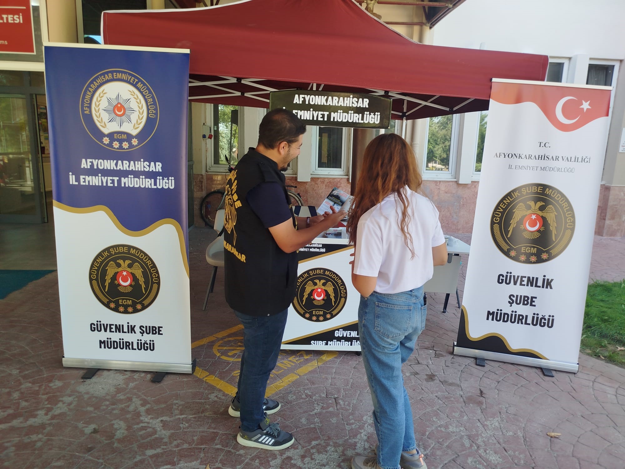 Afyonkarahisar’da polis ekipleri, Afyon Kocatepe Üniversitesi ve Afyonkarahisar Sağlık Bilimleri