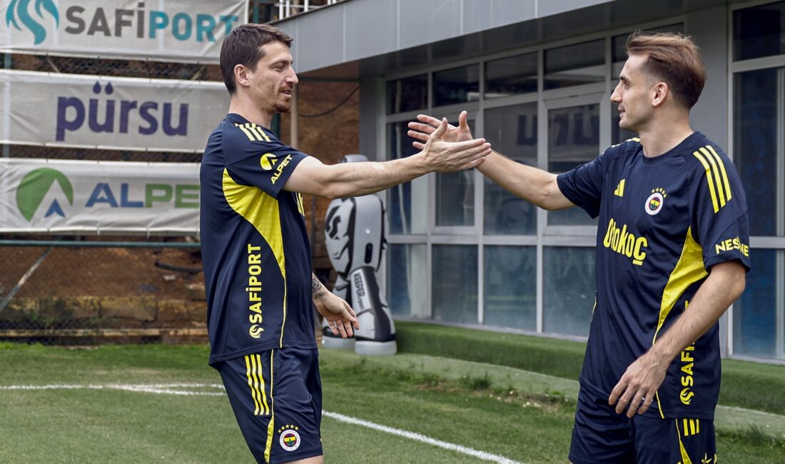 Fenerbahçe, Trabzonspor Derbisi Öncesi Hazırlıklarını Sürdürdü Fenerbahçe, Süper Lig’in 5. haftasında Trabzonspor ile oynayacağı kritik karşılaşma