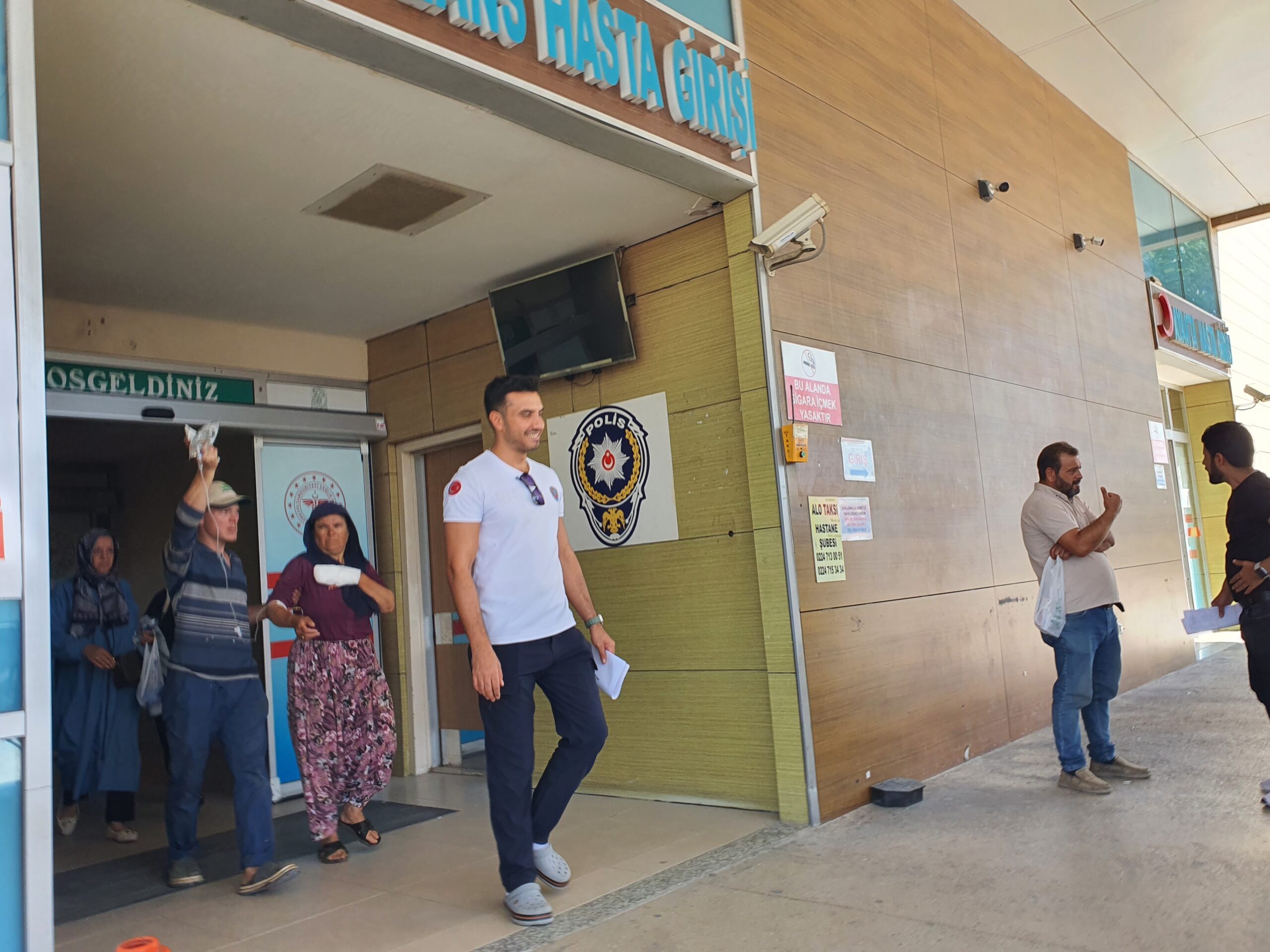 Bursa’nın İnegöl ilçesine bağlı Cemiyet Mahallesi'nde, salça yaparken parmaklarını makineye