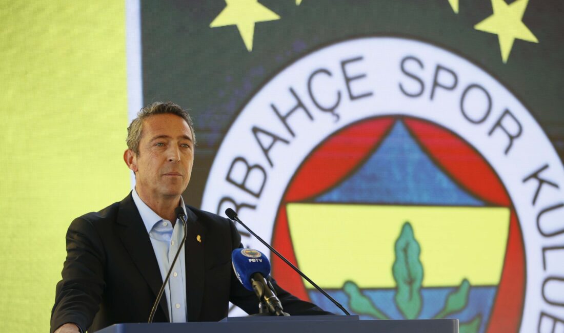 Fenerbahçe, Jose Mourinho ile yollarını ayırmasının ardından takımın başına 39