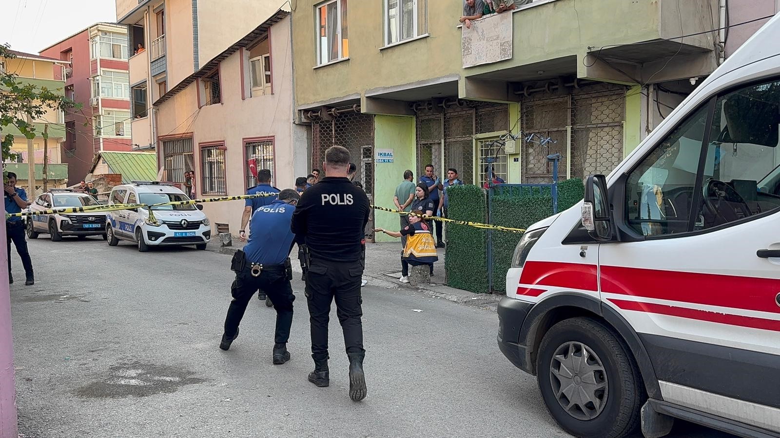 Kocaeli'nin Gebze ilçesinde, Dursune Bilgili (50) ve 5 yaşındaki kızı