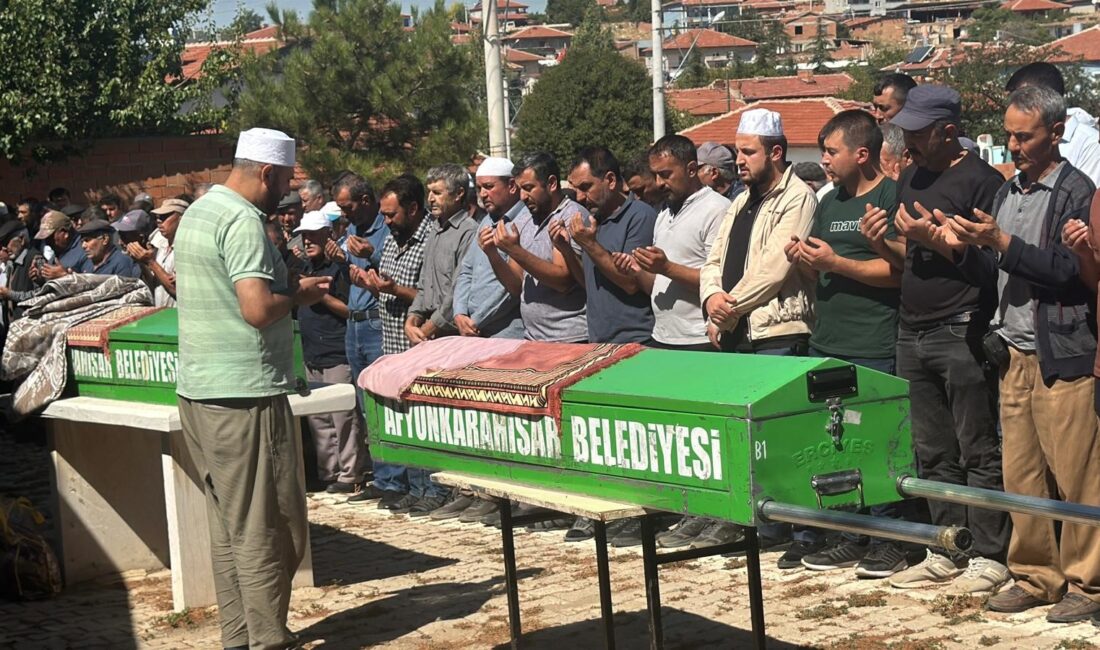Afyonkarahisar’ın Örnekevler Mahallesi’nde boşanmanın hemen ardından kanlı bir olay yaşandı.