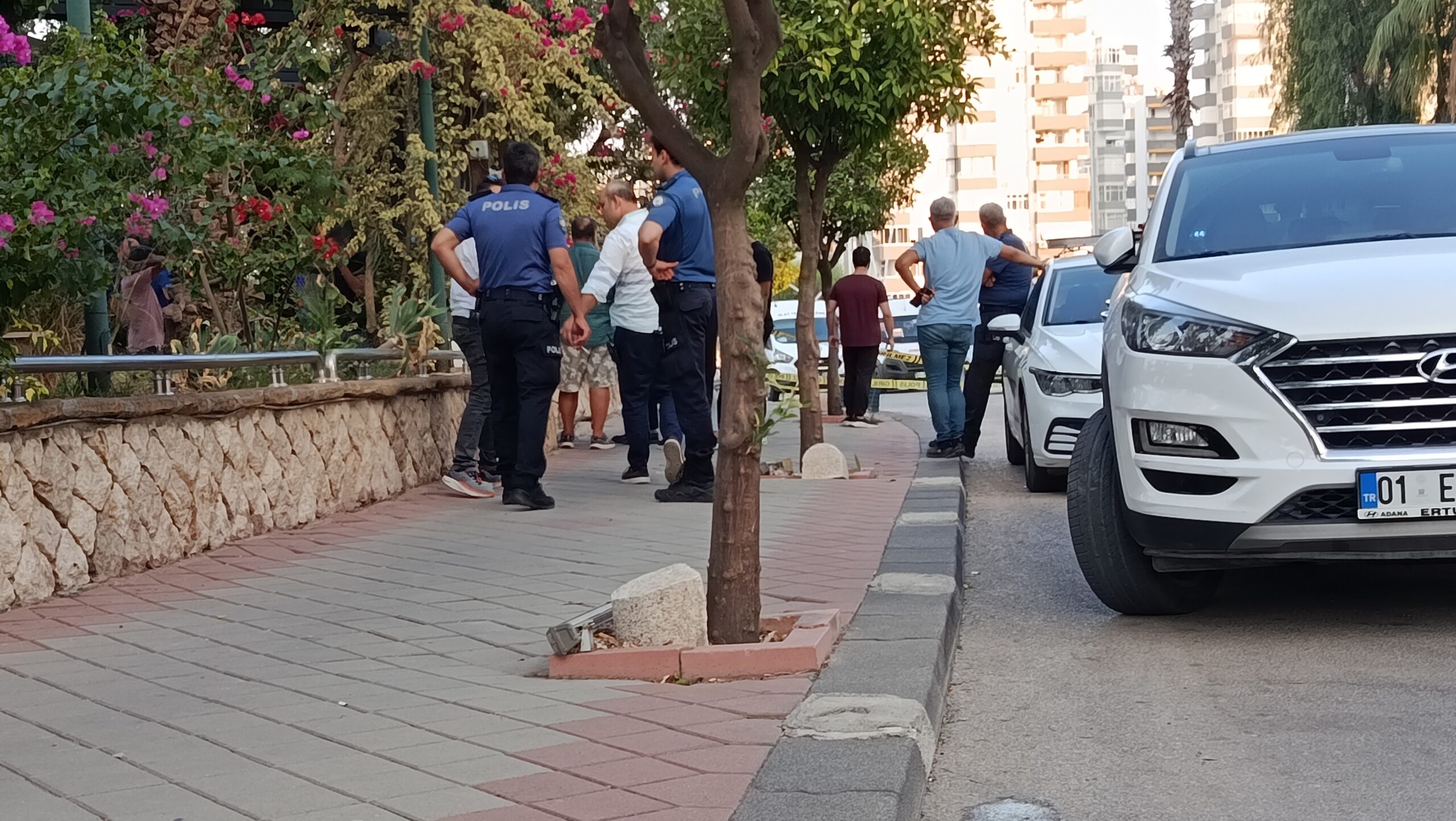 Adana'da restoranda işe alınmayınca tartıştığı garsonu tabancayla vurarak yaralayan 17