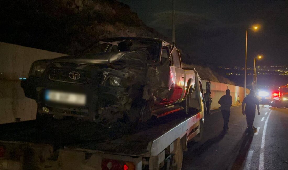 Kayseri'nin Kocasinan ilçesinde meydana gelen feci trafik kazasında, iki aracın