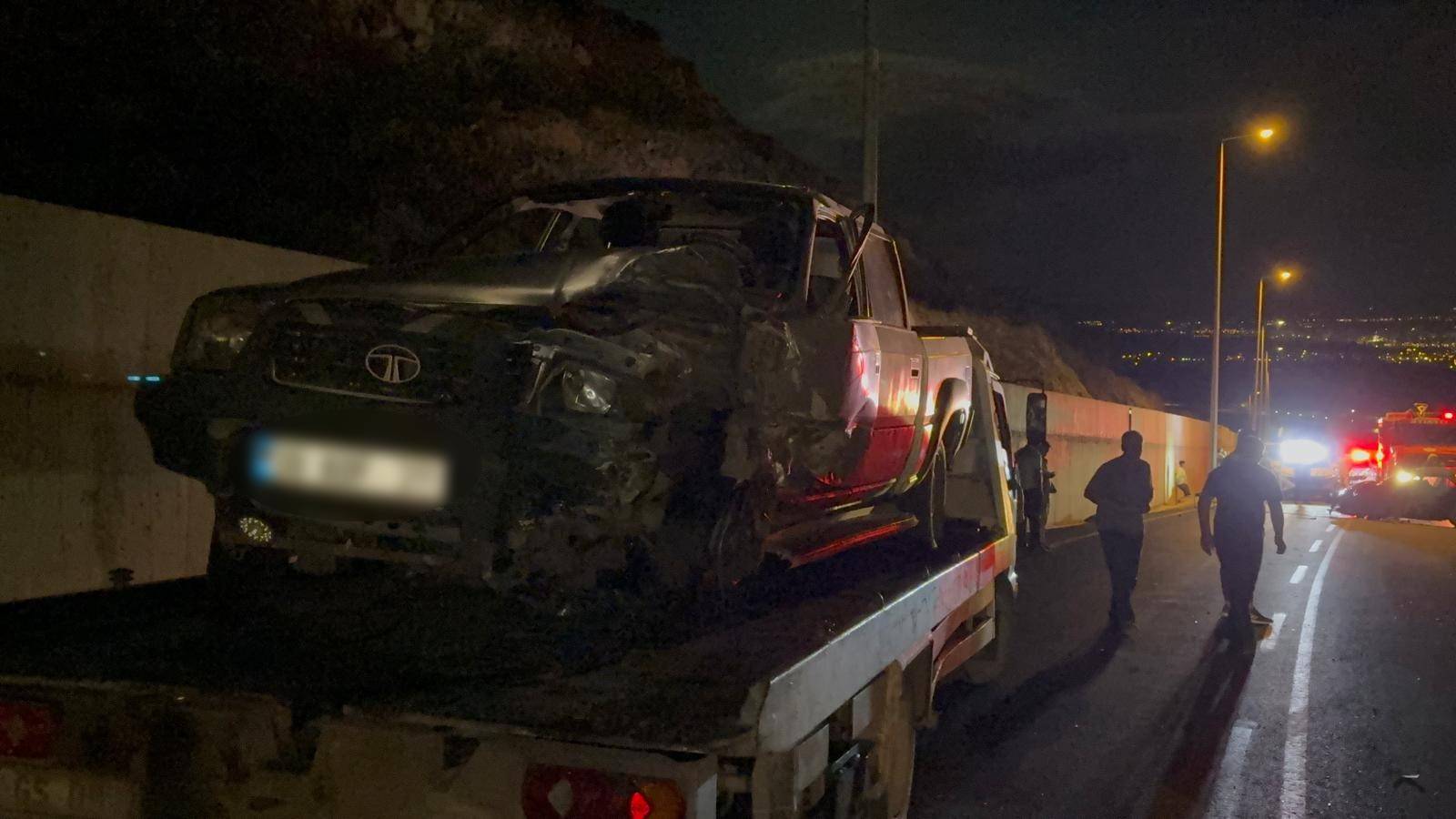 Kayseri'nin Kocasinan ilçesinde meydana gelen feci trafik kazasında, iki aracın