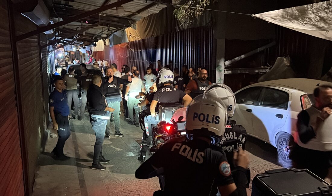 Kahramanmaraş'ta bir poligona girerek iki adet tabanca ve 300 adet
