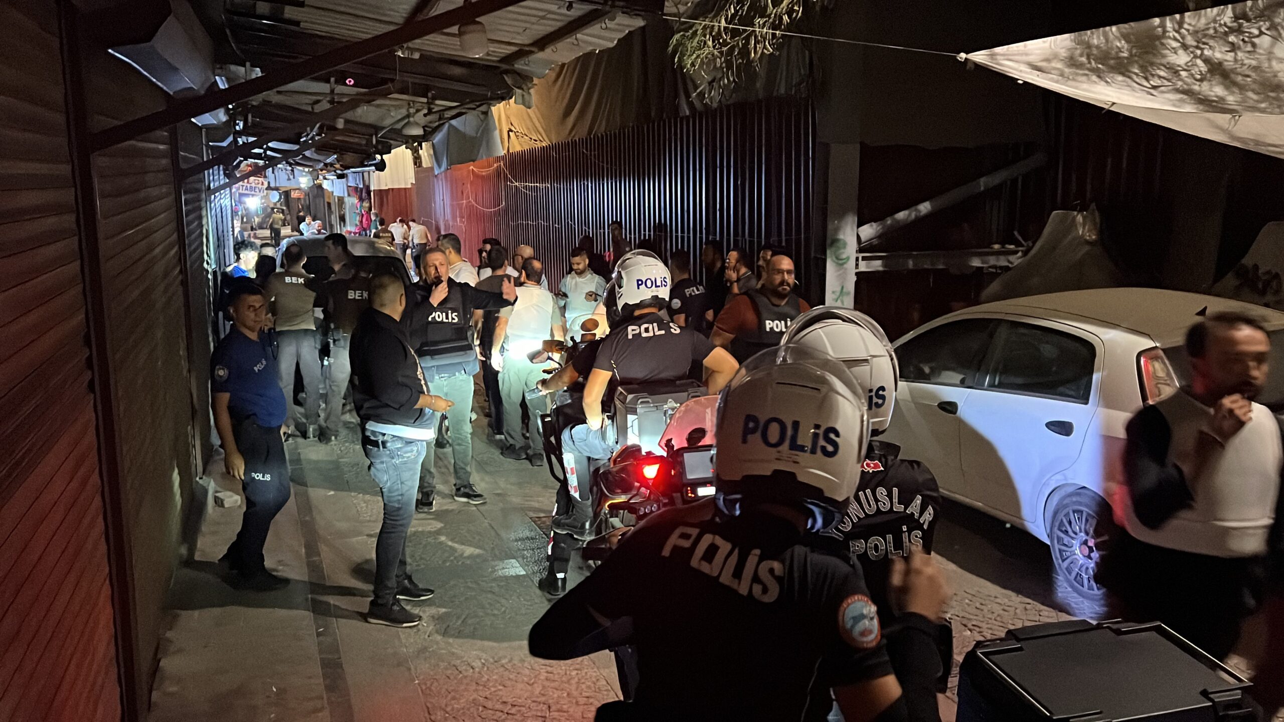 Kahramanmaraş'ta bir poligona girerek iki adet tabanca ve 300 adet