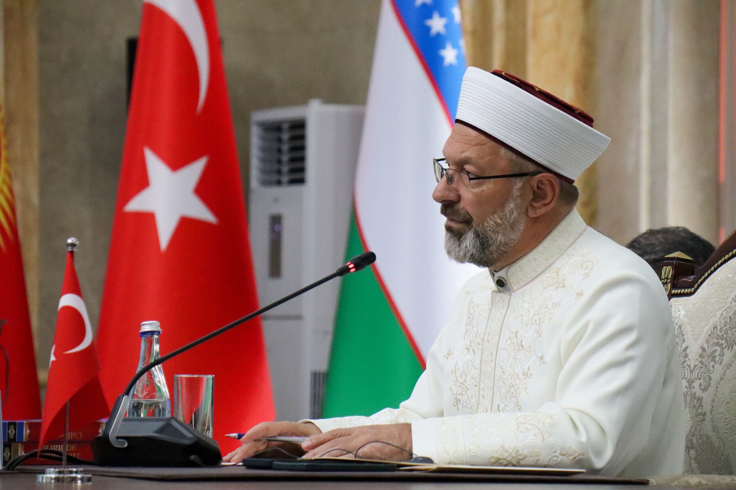 Diyanet İşleri Başkanı Ali Erbaş, resmi ziyaret kapsamında geldiği Kırgızistan'ın