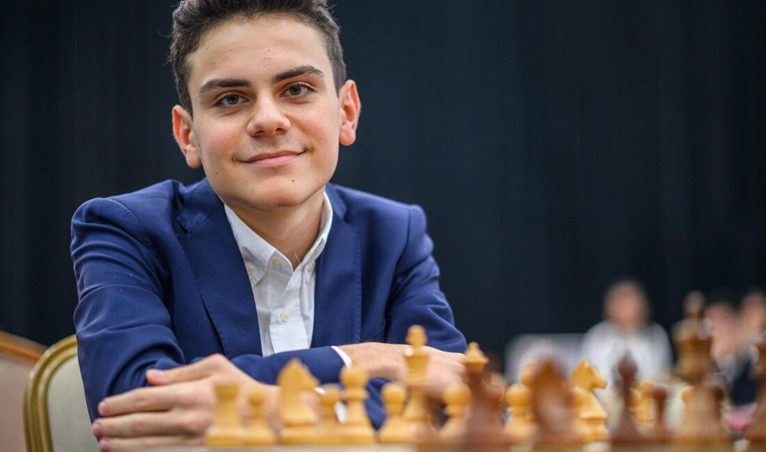 Özbekistan'ın Semerkant kentinde düzenlenen 2025 FIDE Grand Swiss Turnuvası'nda mücadele