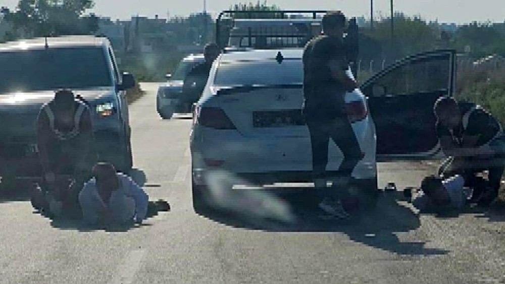 Adana'da bir kuyumcudan iki kişiyi silahla yaralayarak yaklaşık 3 milyon