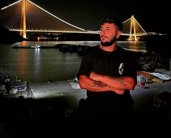 Hatay'ın İskenderun ilçesinde trafikte çıkan bir tartışma kanlı bitti. Düğün