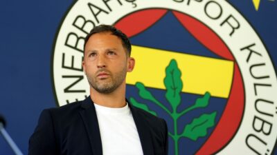 İstanbul'da düzenlenen imza töreniyle Fenerbahçe'nin yeni teknik direktörü Domenico Tedesco
