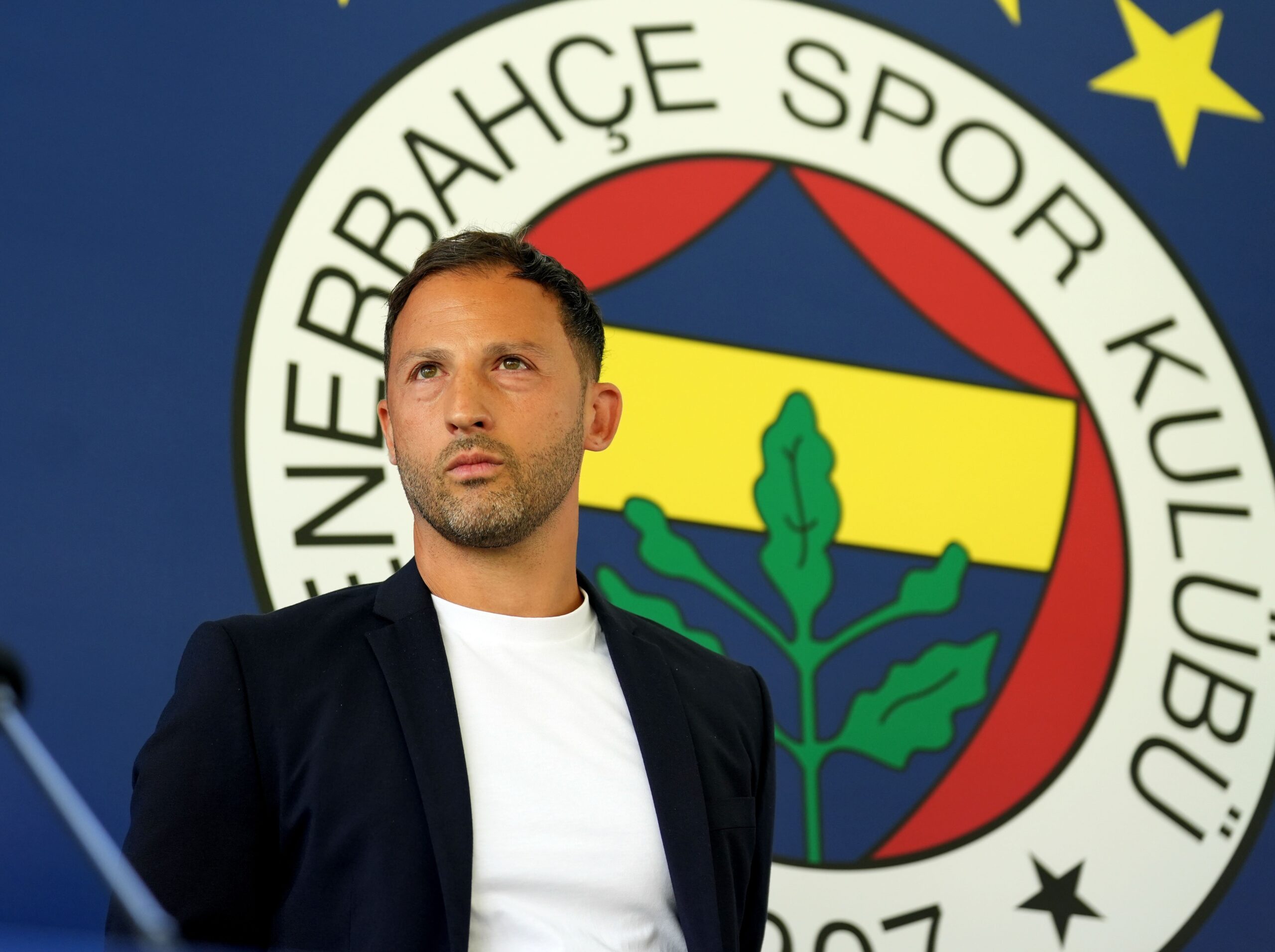 İstanbul'da düzenlenen imza töreniyle Fenerbahçe'nin yeni teknik direktörü Domenico Tedesco