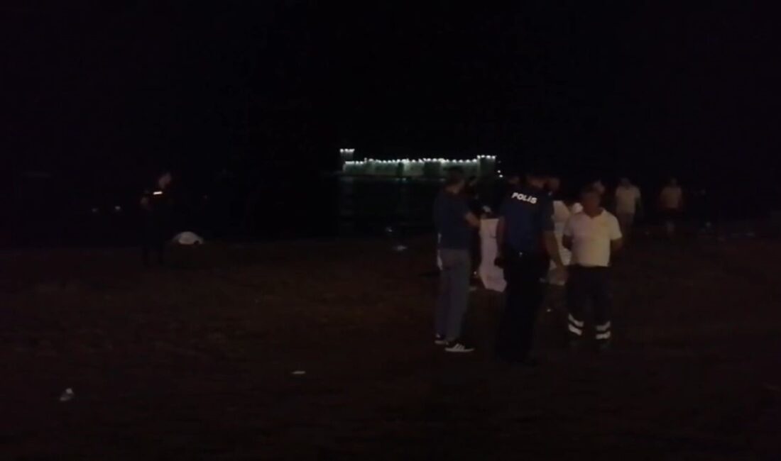 Gece saatlerinde arkadaşlarıyla birlikte denize giren 55 yaşındaki bir kişi,