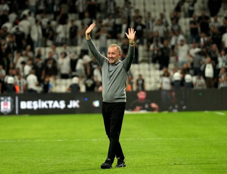 Beşiktaş, yaz transfer döneminde kadrosunu baştan aşağı yeniledi. 12 yeni